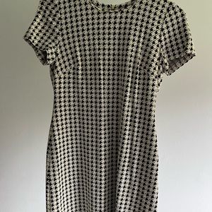 Womans Calvin Klein hounds tooth print classic dress ,classicss signature zipper